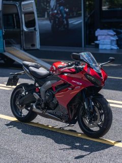 Triumph Daytona 660 - фото 1