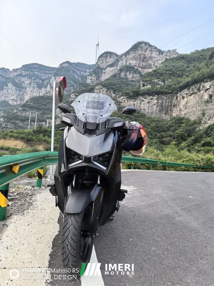 Yamaha XMAX 300 cc - мотоцикл из Китая