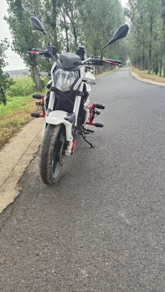 Benelli TNT150i - фото 3