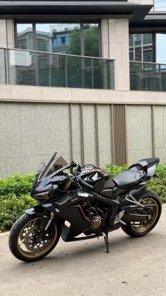 Honda CBR650R - фото 1