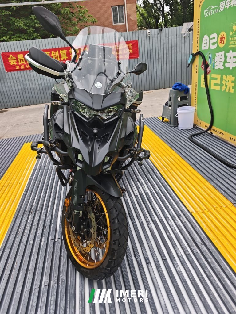 Benelli TRK552 550 cc - мотоцикл из Китая