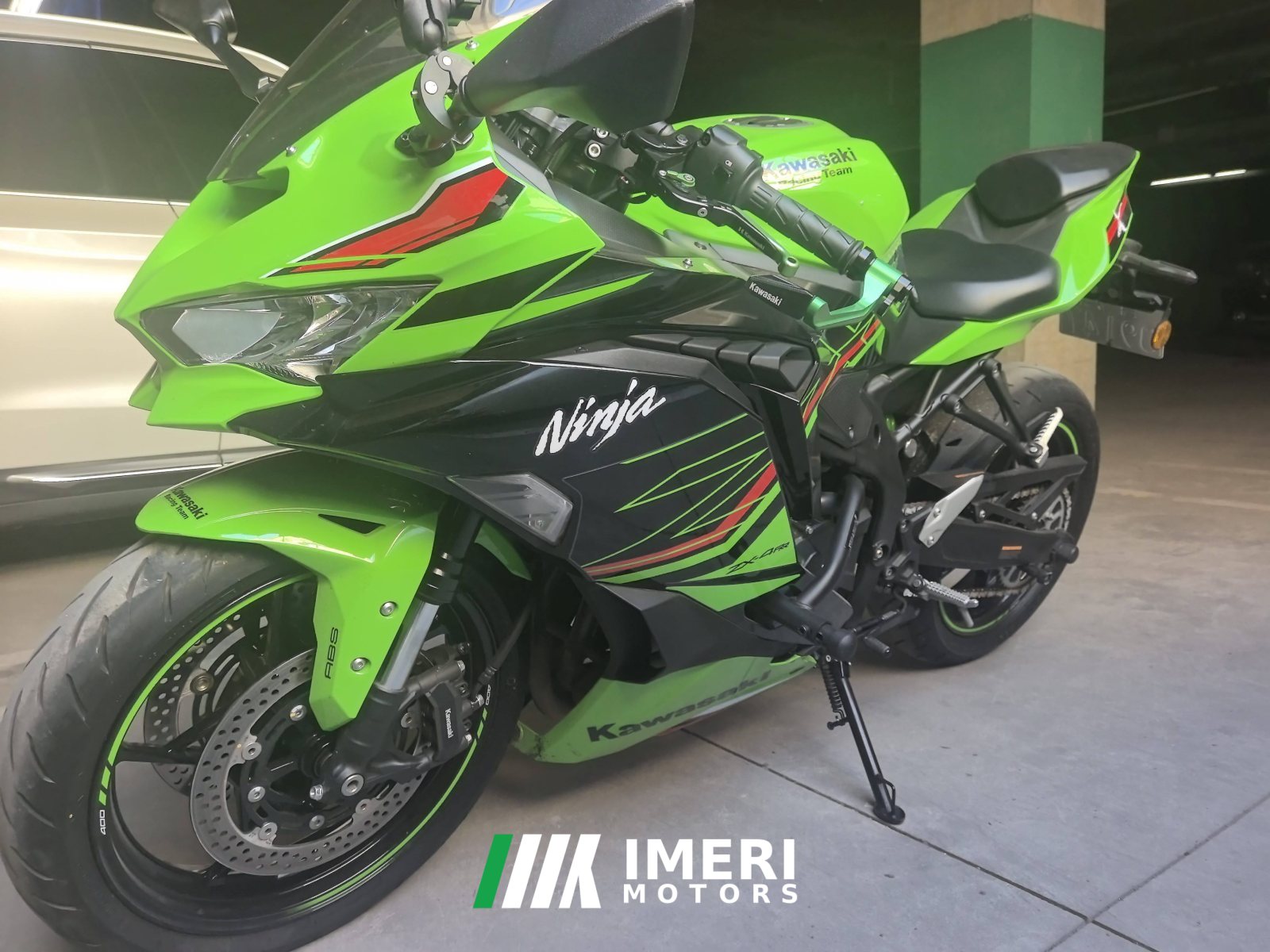 2023 Kawasaki ZX-4R 400 cc