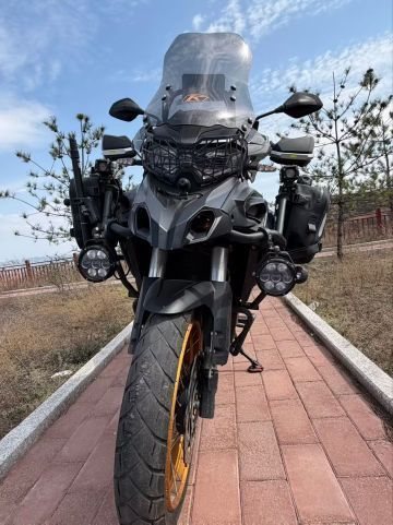 Benelli TRK552 550 cc - мотоцикл из Китая