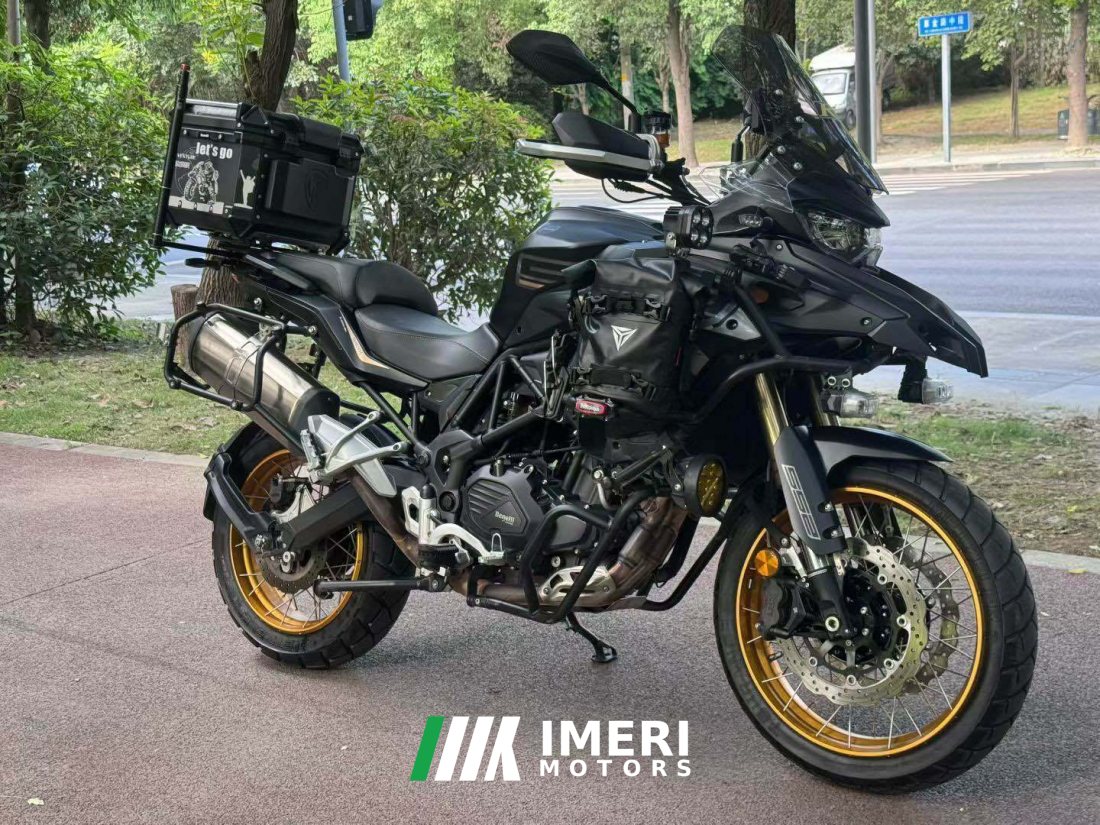 Benelli TRK552 550 cc - мотоцикл из Китая