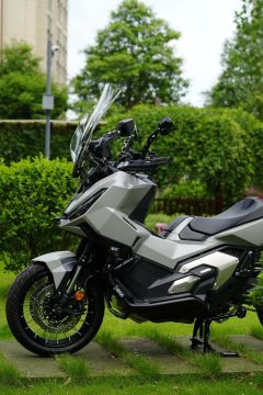 Honda X-ADV 750 - фото 12