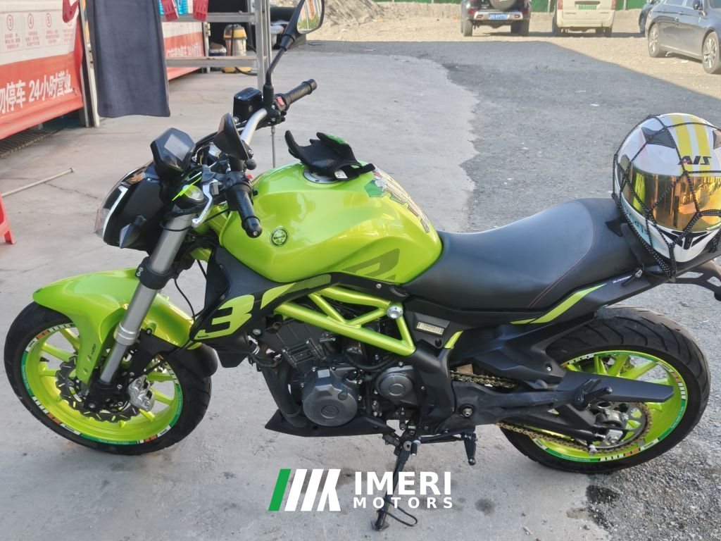 2021 Benelli TNT 300 / BN 302S