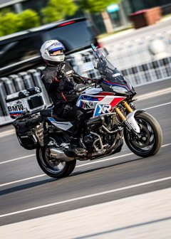 BMW F 900 XR - фото 1