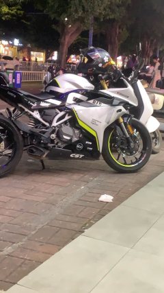 CFMOTO 250SR - фото 1
