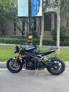 Triumph Speed Triple 1200 - фото 1