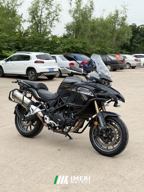 Benelli TRK552 550 cc - мотоцикл из Китая