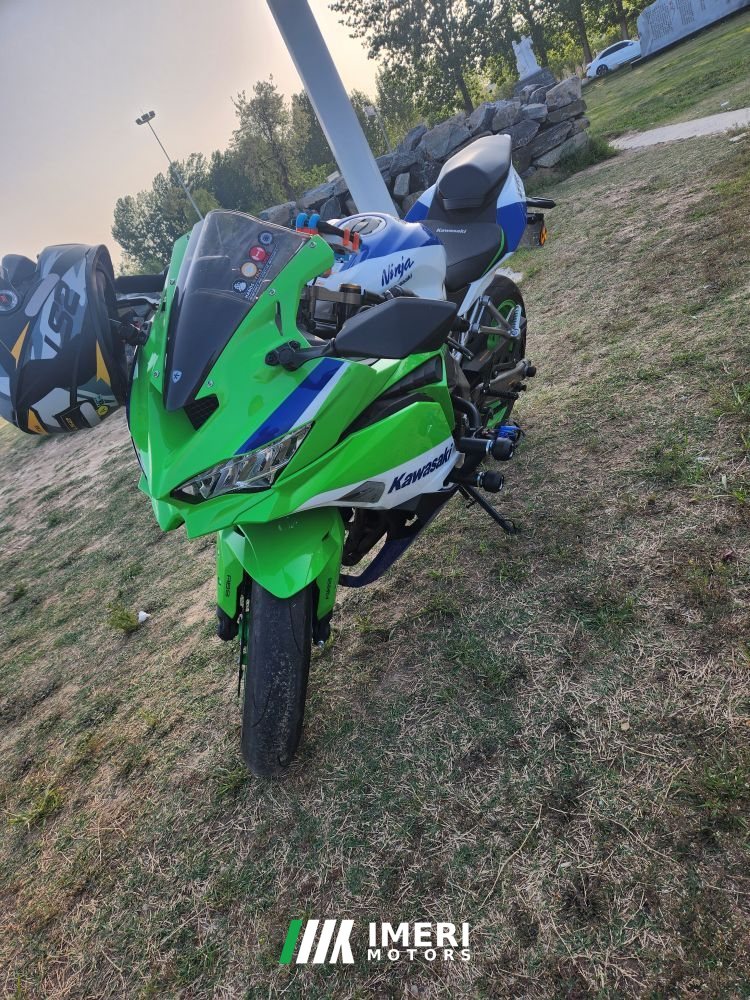 2024 Kawasaki ZX-4R 400 cc