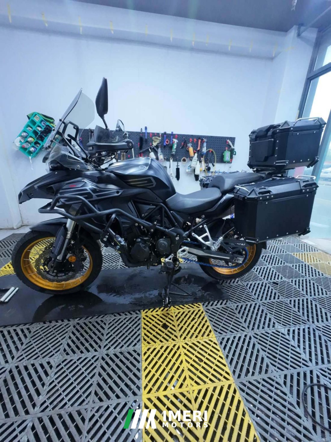 Benelli TRK552 550 cc - мотоцикл из Китая