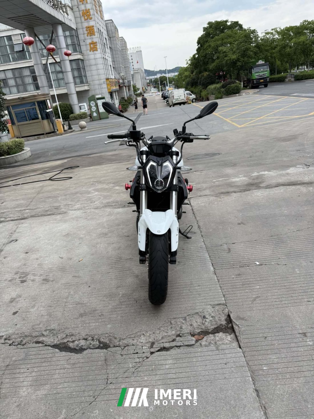 Benelli TNT 300 / BN 302S - мотоцикл из Китая