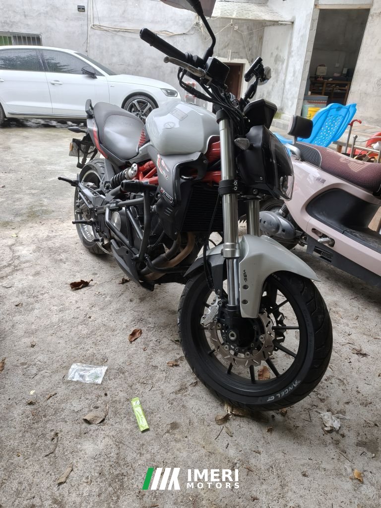 Benelli TNT 300 / BN 302S - мотоцикл из Китая
