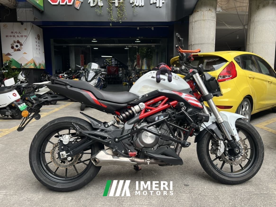 2021 Benelli TNT 300 / BN 302S