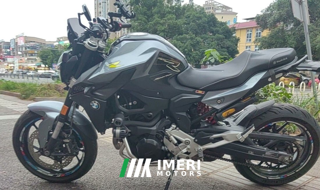 BMW F 900 R - мотоцикл из Китая