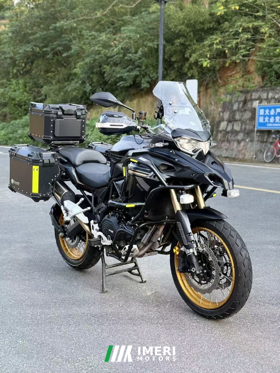 Benelli TRK552 550 cc - мотоцикл из Китая