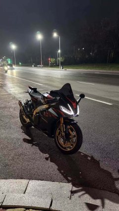 Aprilia RSV4 1100 cc - фото 4