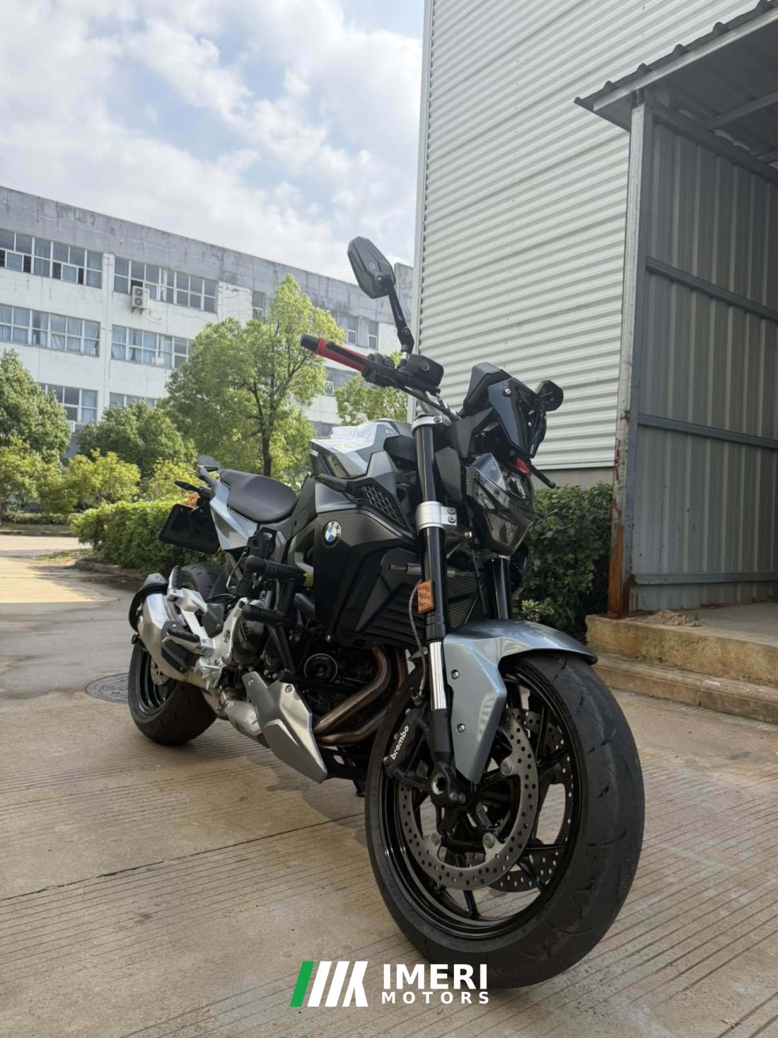 BMW F 900 R - мотоцикл из Китая