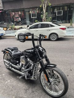 Harley-Davidson Breakout 1860 cc - фото 1