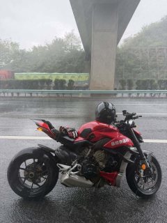 Ducati Street Fighter V4 1100 cc - фото 1