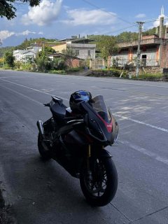 Aprilia RSV4 1100 cc - фото 1