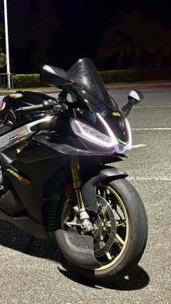 Aprilia RSV4 1100 cc - фото 2