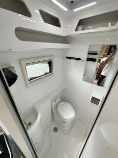 Maxus V80 Class C motorhome 2.0L - фото 3