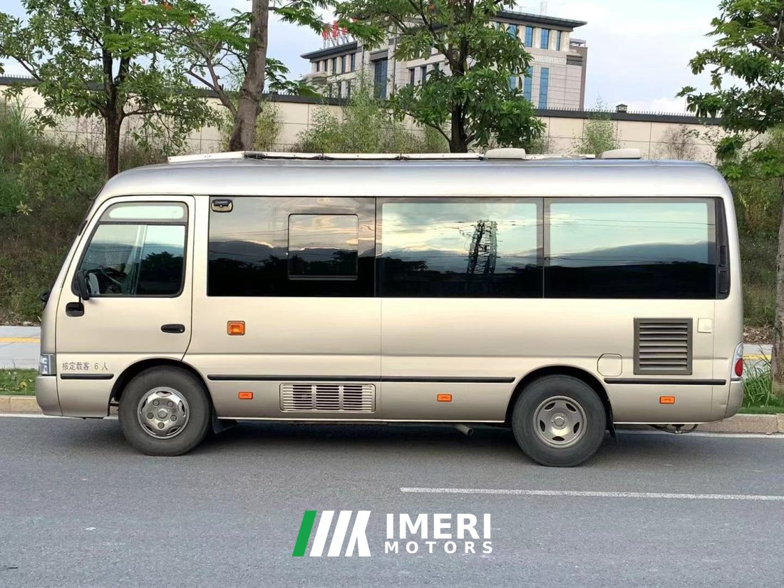 18 3.0L - дом на колёсах из Китая