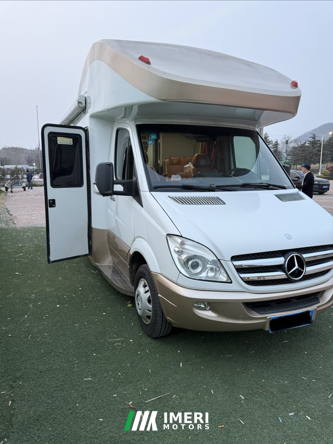 Mercedes-Benz 3.5L - дом на колёсах из Китая