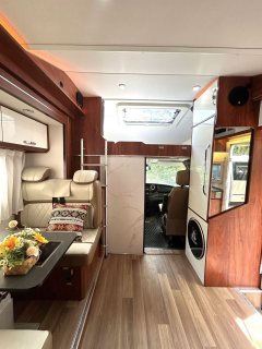 22 C RV 3.0L - фото 2