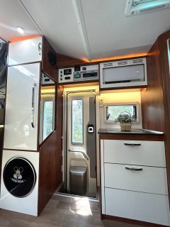 22 C RV 3.0L - фото 4