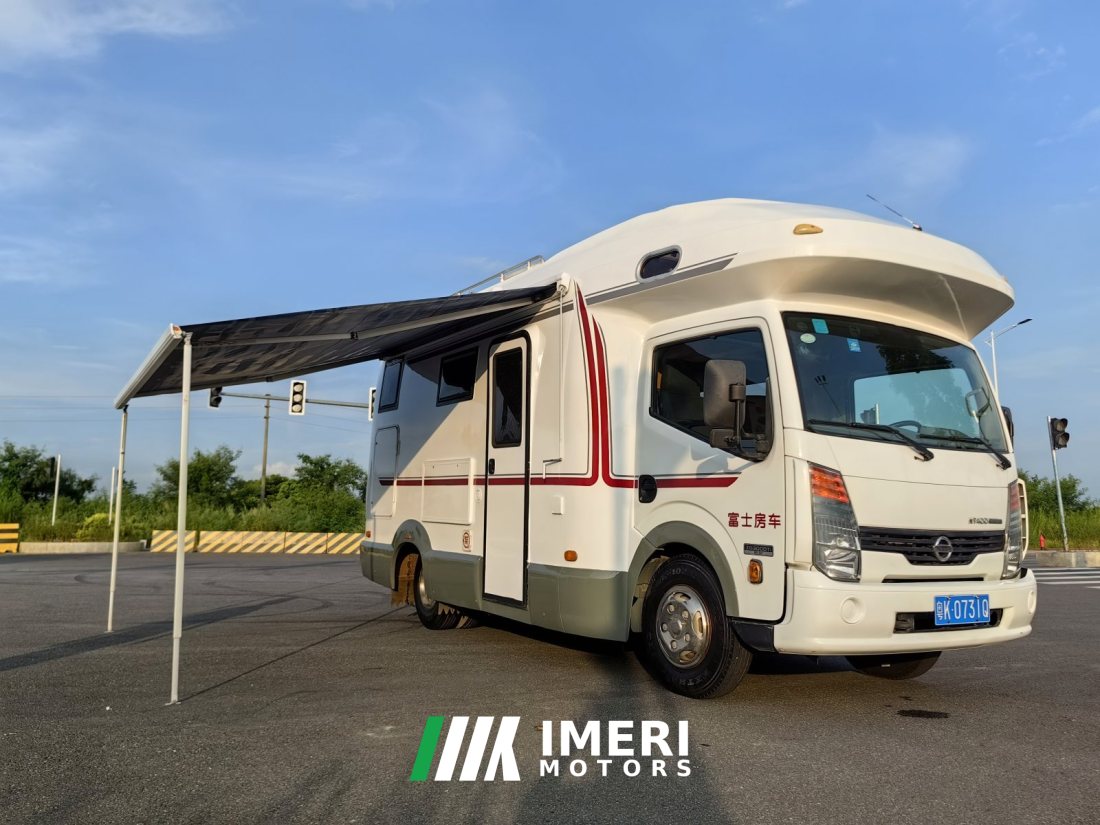 Nissan Fuga RV 3.0L - дом на колёсах из Китая