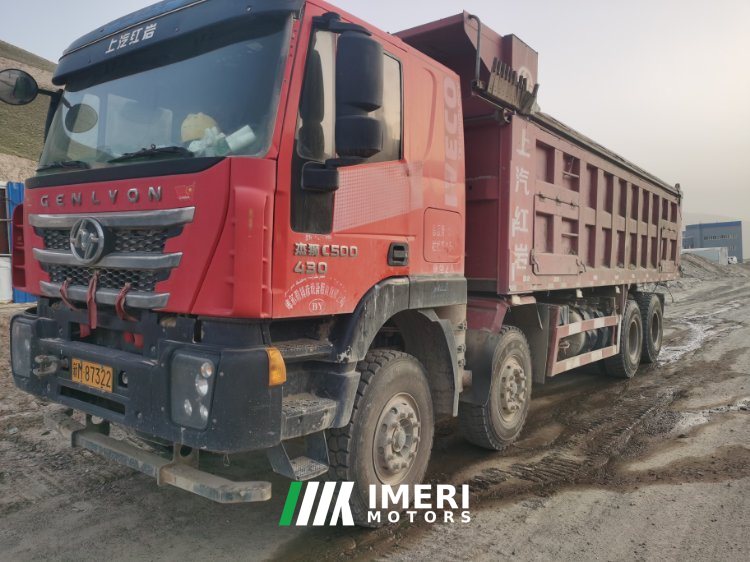 2018 SAIC Hongyan Genlyon 430 hp 8X4 7.6 m