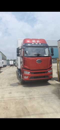 FAW Jiefang J6F 320 hp 4X2 9.6 m - фото 1