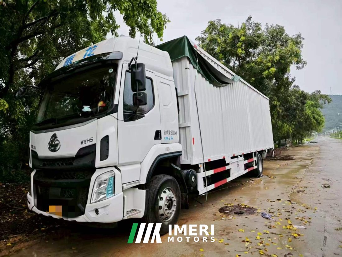 Dongfeng Liuzhou Chenglong H5 260 hp 4X2 9.7 m - грузовик из Китая