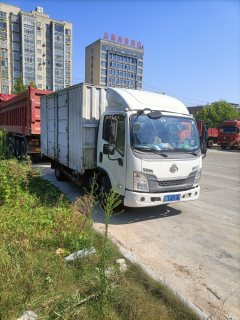 Dongfeng Liuzhou Chenglong L2 116 hp 4X2 4.2 m - фото 1