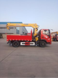 Sinotruk 190 hp 4X2 6 m - фото 2