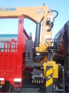 Sinotruk 190 hp 4X2 6 m - фото 4