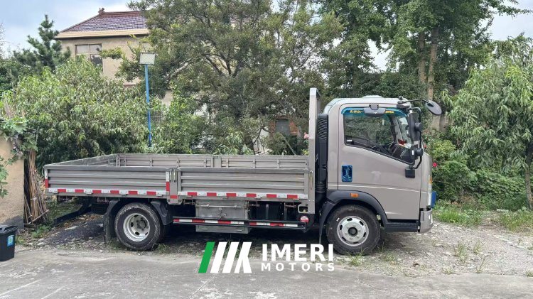SINOTRUK HOWO Light Duty Truck Hanjiang 140 hp 4X2 4.2 m - грузовик из Китая