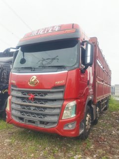 Dongfeng Liuzhou Chenglong H7 420 hp 8X4 9.5 m - фото 1