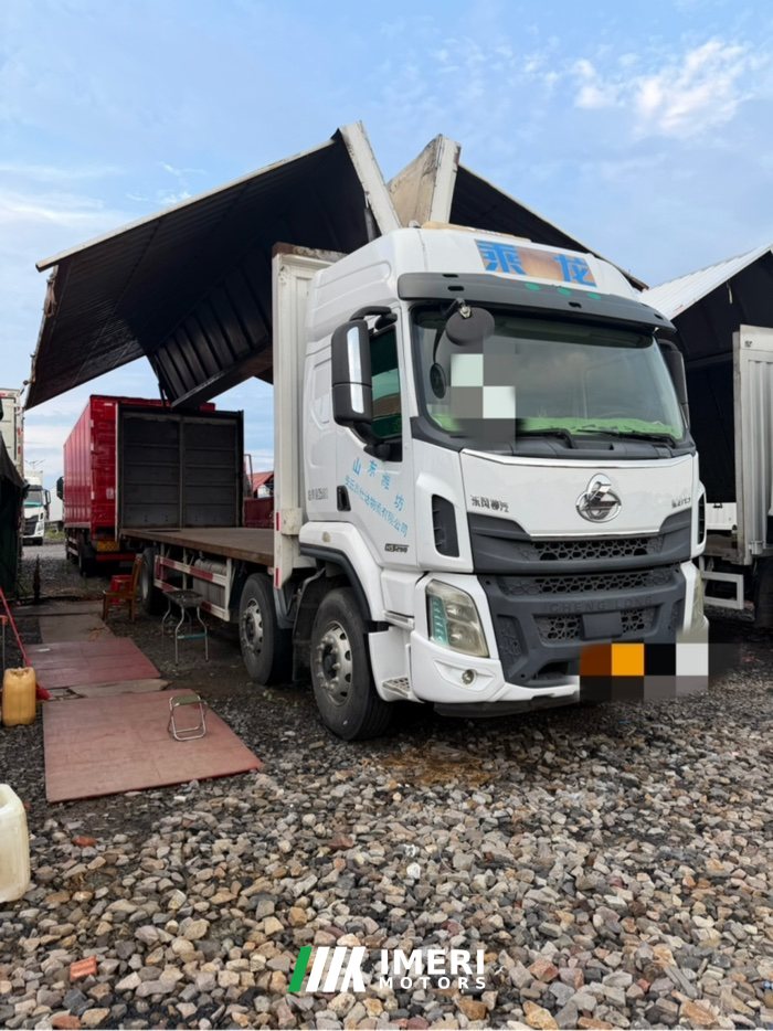 2021 Dongfeng Liuzhou Chenglong H5 290 hp 8X2 9.4 m
