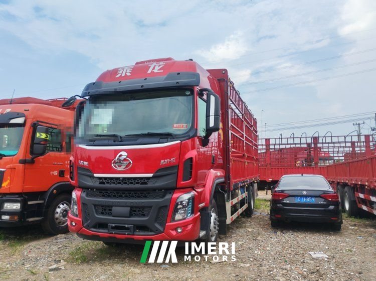 2025 Dongfeng Liuzhou Chenglong H5 300 hp 4X2 6.8 m
