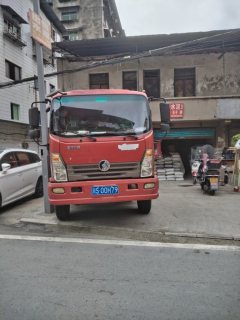 Sinotruk H7 330 hp 4X2 - фото 1