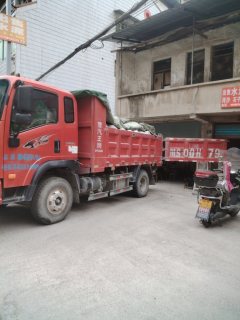 Sinotruk H7 330 hp 4X2 - фото 3