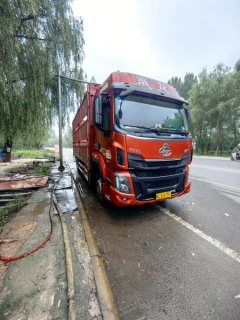 Dongfeng Liuzhou Chenglong H5 260 hp 4X2 6.8 m - фото 2