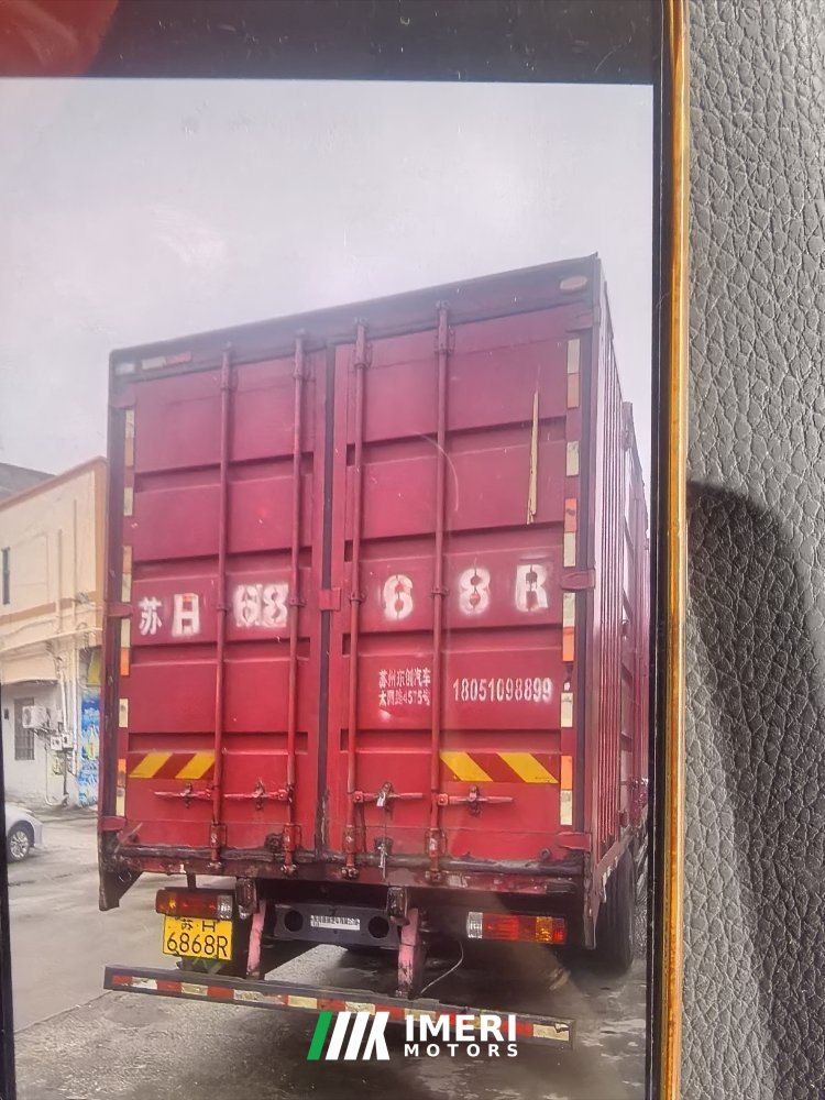 Dongfeng Liuzhou Chenglong H5 230 hp 4X2 6.8 m - грузовик из Китая