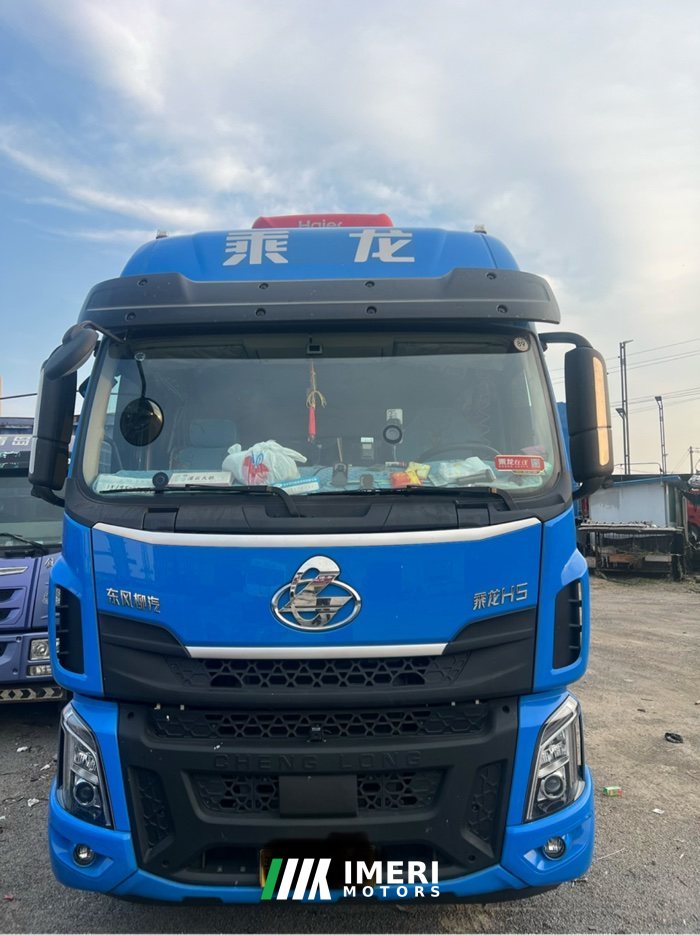 Dongfeng Liuzhou Chenglong H5 320 hp 4X2 9.7 m - грузовик из Китая