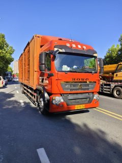 Sinotruk HOWO TX7 270 hp 4X2 9.6 m - фото 2