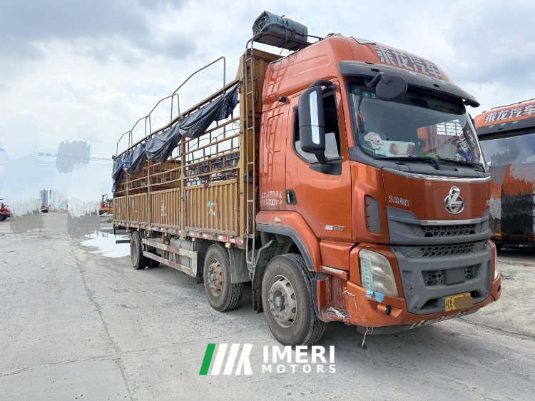 2020 Dongfeng Liuzhou Chenglong H5 220 hp 6X2 9.6 m